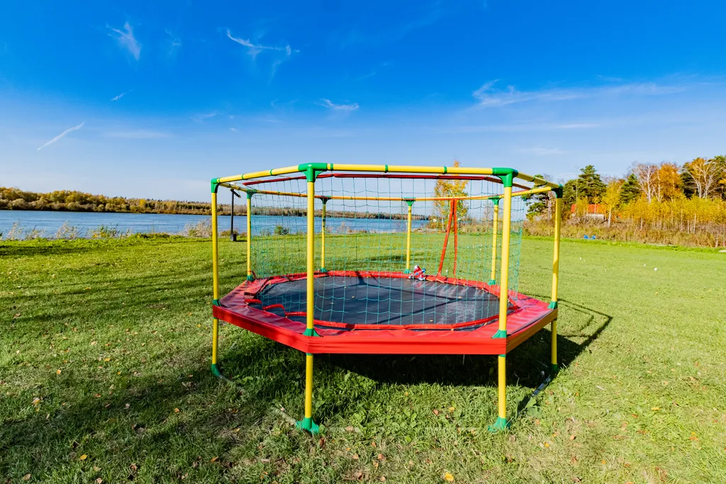 Комфортный дом у реки