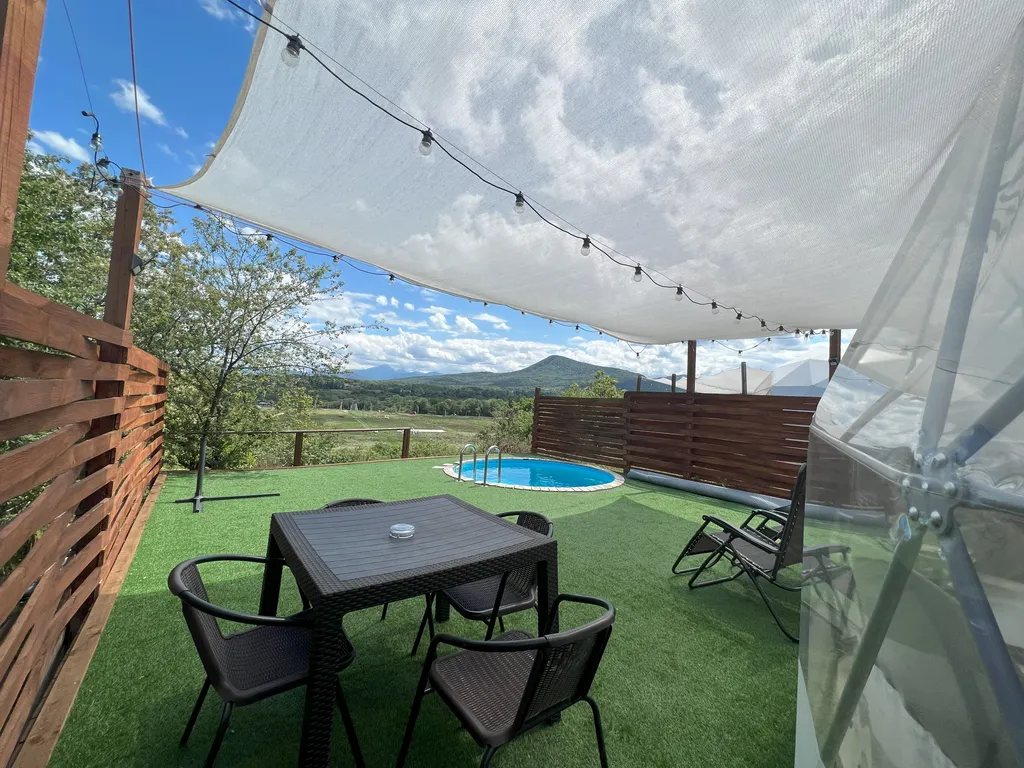 Сфера с подогреваемым бассейном