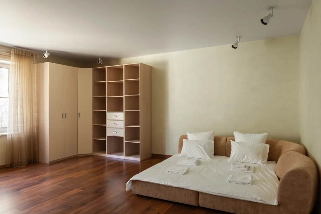 Загородный дом с бассейном, сауной и собственным лесом на участке