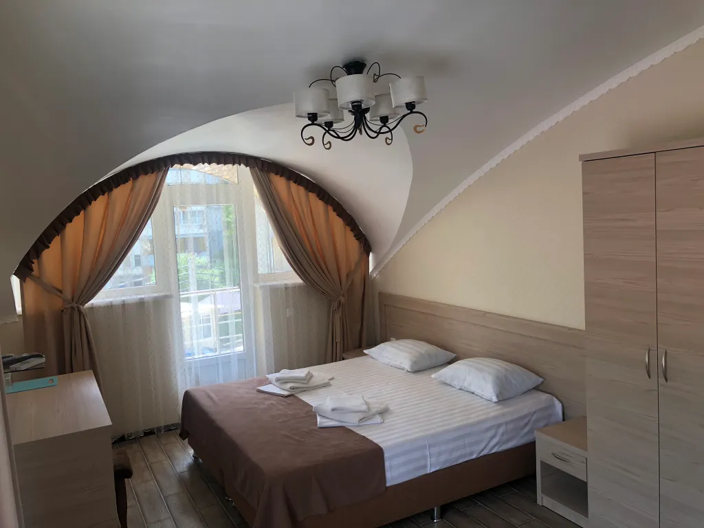 Квартира Двухместный номер с двуспальной кроватью улучшенный — аренда посуточно в Ольгинка