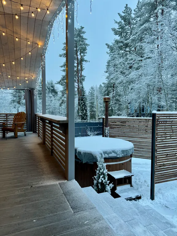 Коттедж Уютный дом с горячей купелью — Стеклянный