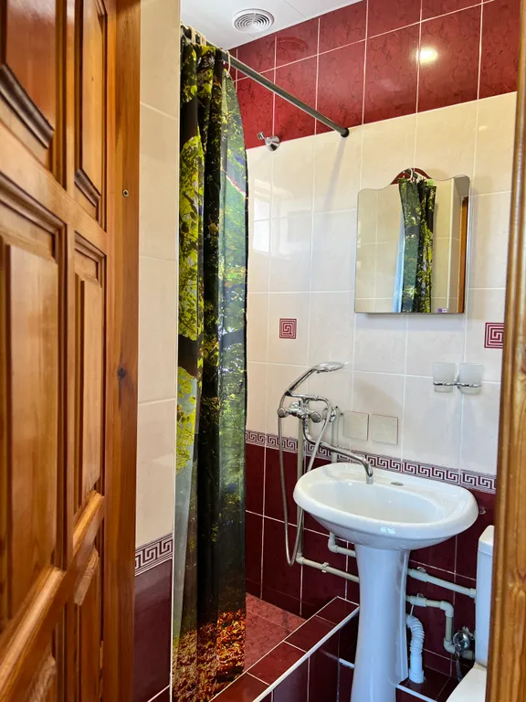 Номер эконом с санузлом вне номера