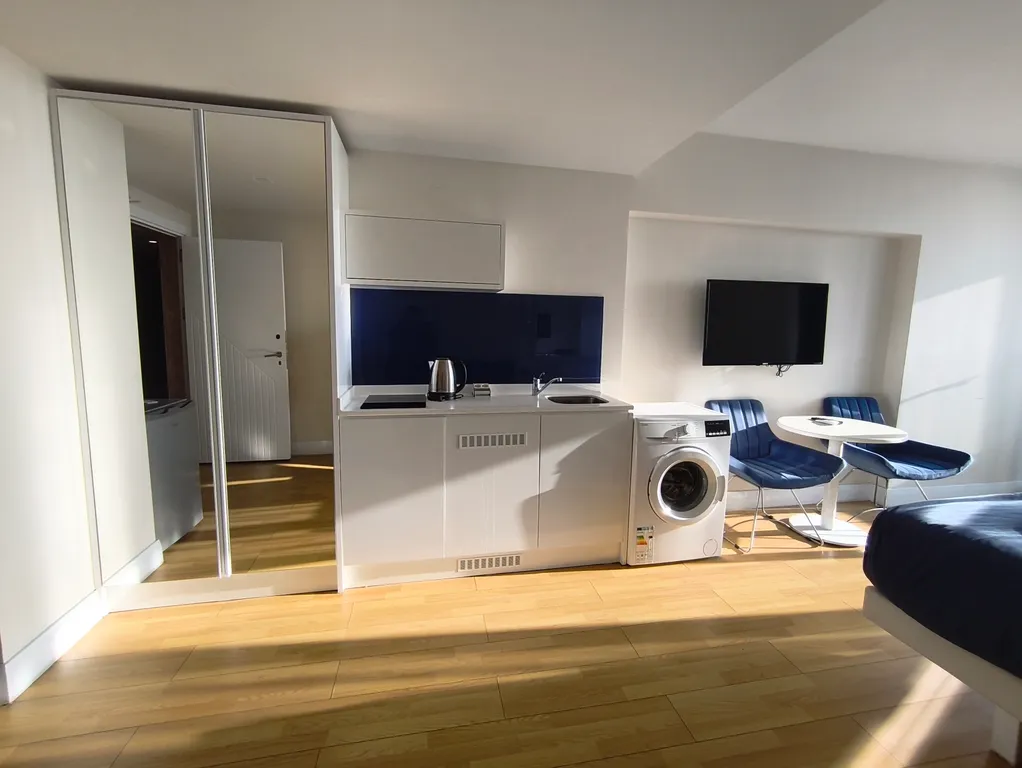 Студия первая линия от моря