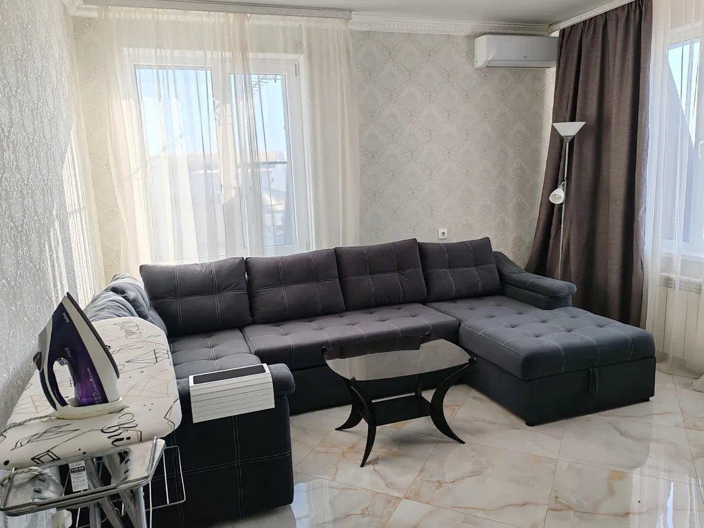 Шикарная огромная квартира с видом на море