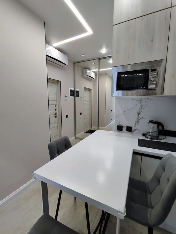 Просторные апартаменты с лоджией