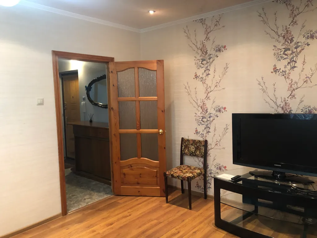 Просторная 2-комнатная квартира в районе Парка Победы (ул. Стаханова)