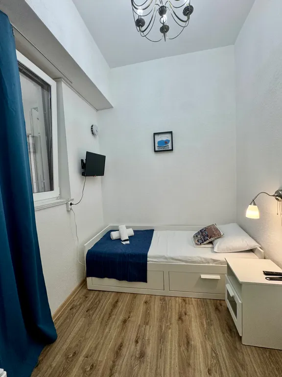 Одноместный номер в Ялте(Санузел и кухня общие)