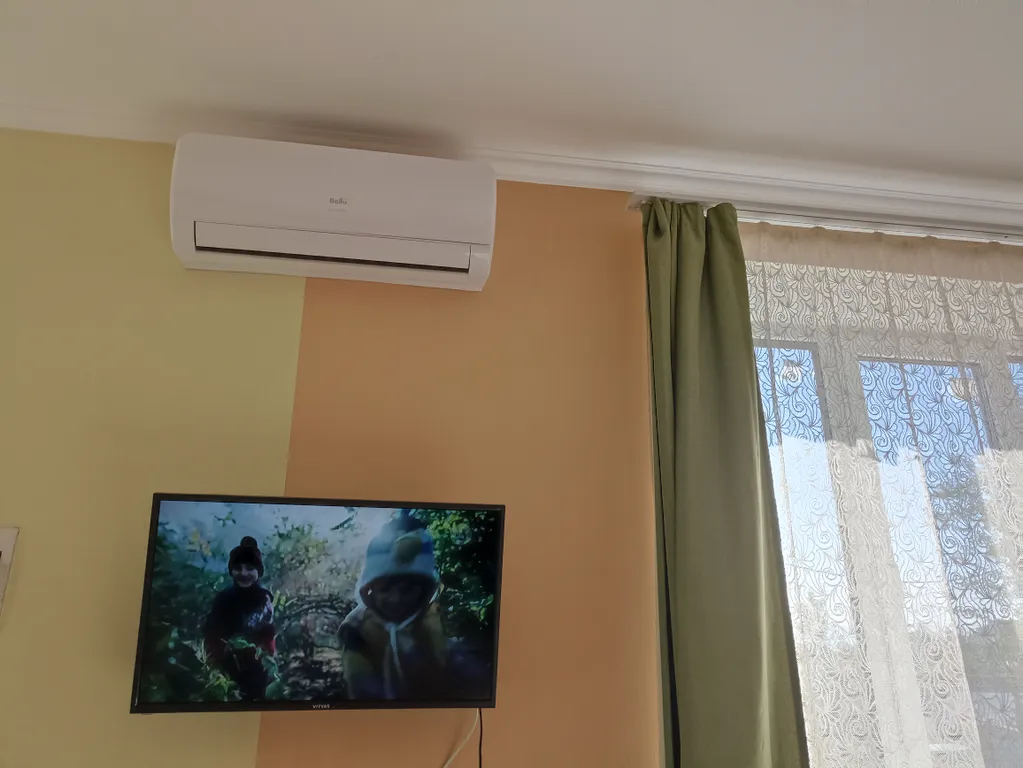 Студия с парковкой под окном