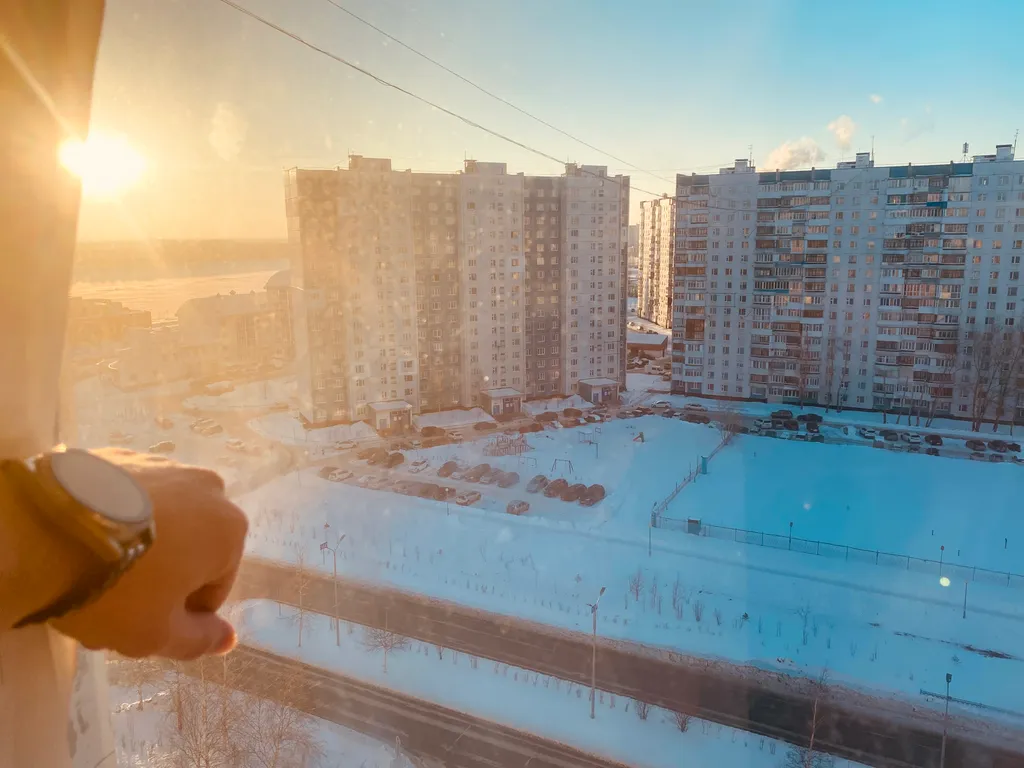 Просторные двухкомнатные апартаменты с балконом и видом на реку