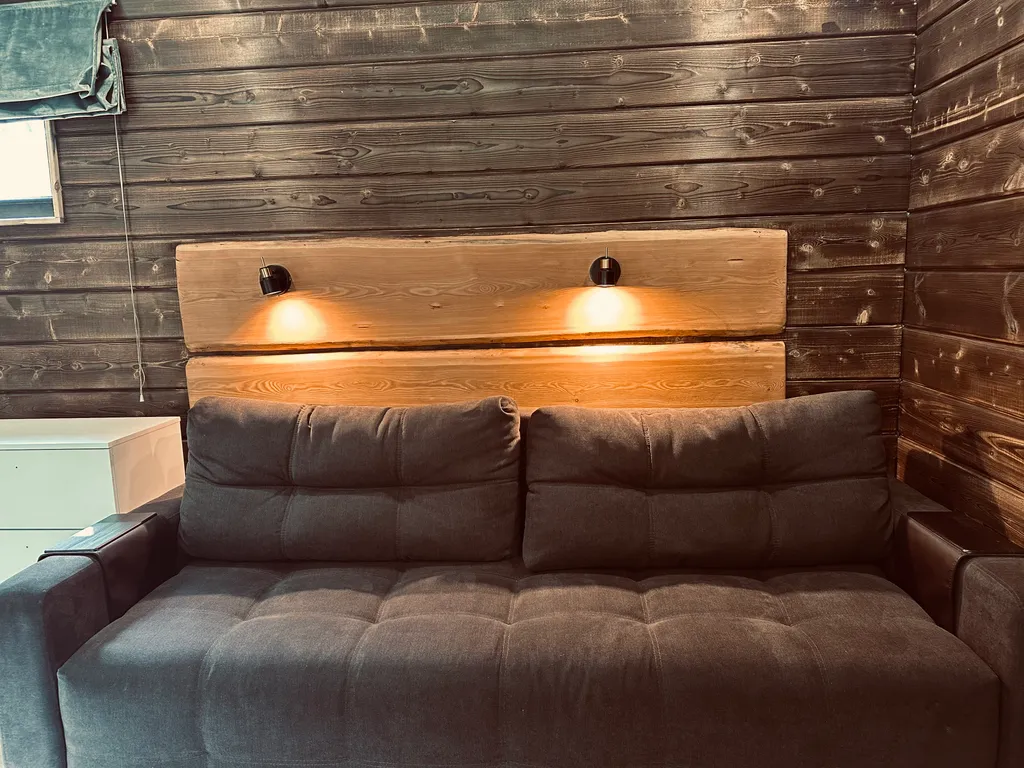 Гостевой дом с панорамными окнами с крытой террасой