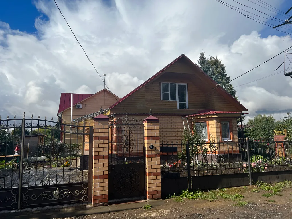 Уютный дом у Васильевского монастыря