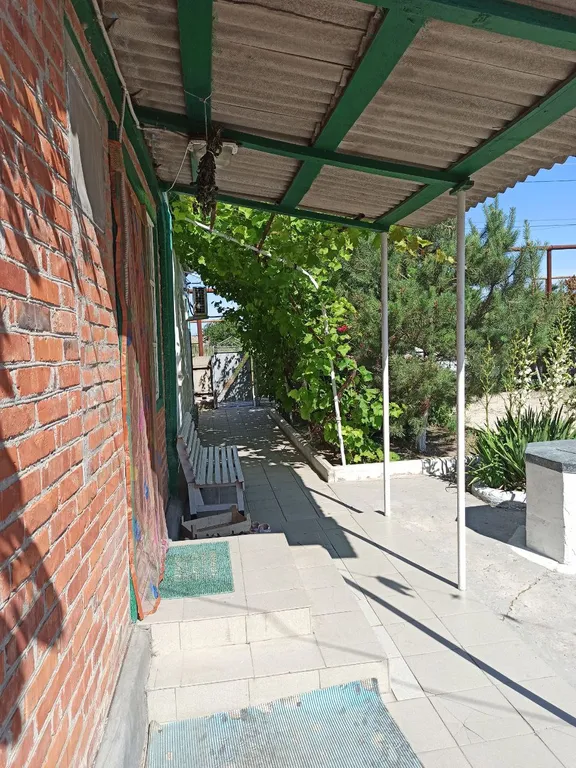 Уютный дом в зеленом дворе