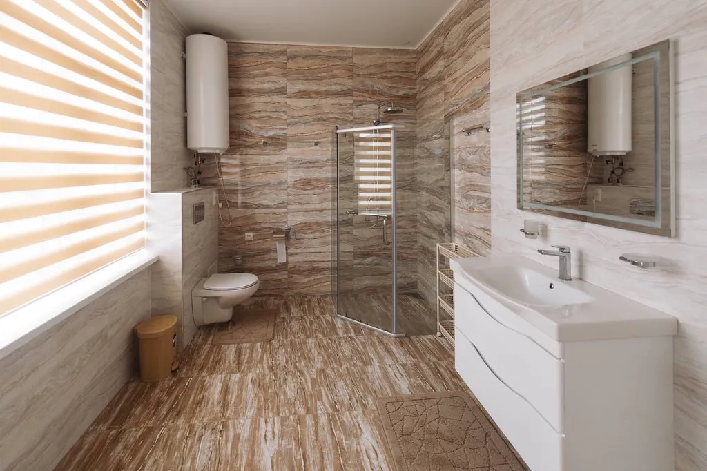 Дом с бассейном в тихом месте, недалеко от моря