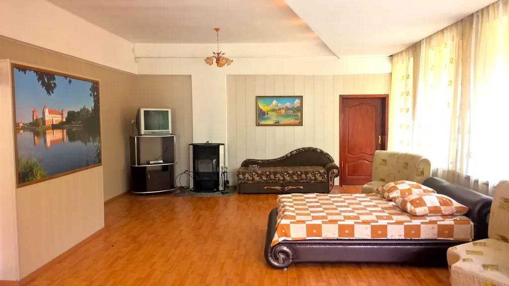 Большая студия со своим двориком