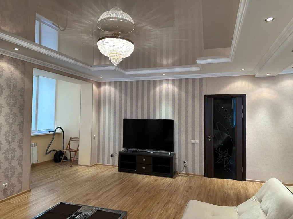 Просторная квартира с видом на горы недалеко от центра города