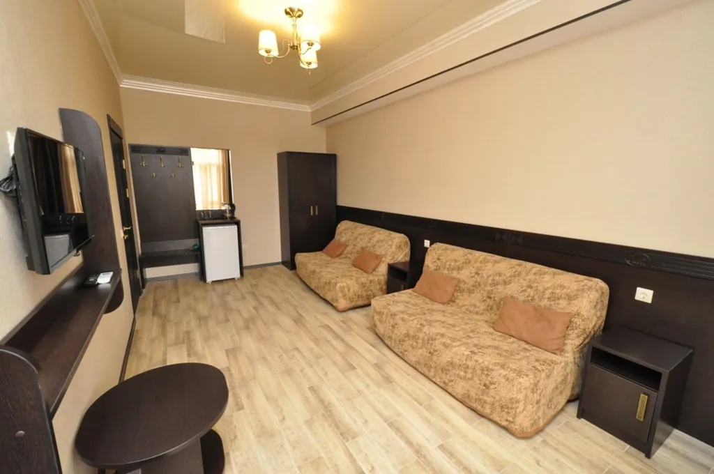 Двухкомнатный с балконом (до 6 человек)