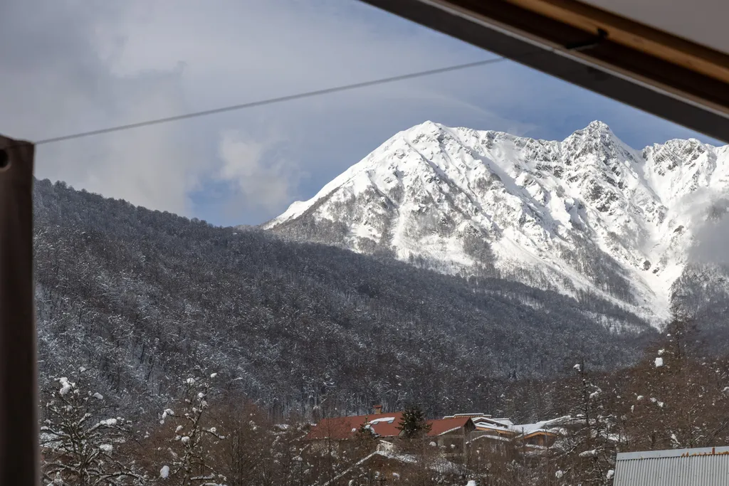 Уютная двухуровневая квартира в Красной поляне с видом на Ачишхо
