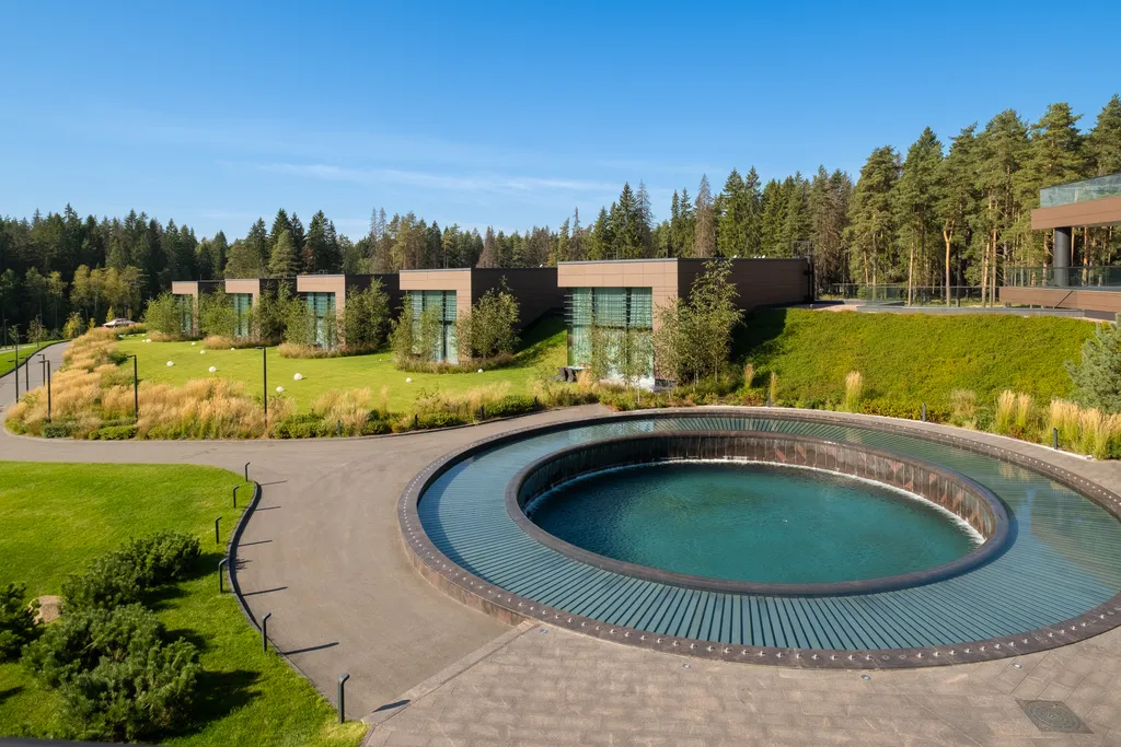 Проживание на дизайнерской вилле с посещением локаций клуба