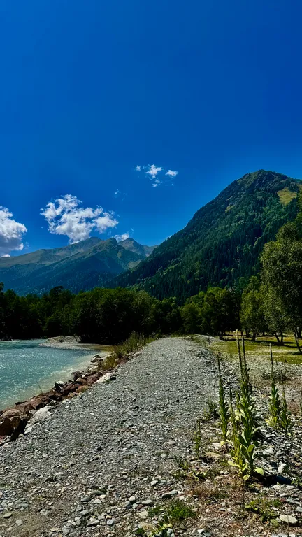 Вип шале на берегу реки, с банным чаном на террасе