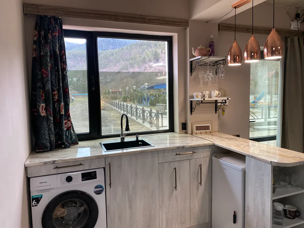 Студия у парка на 1 этаже с отдельным входом со стороны улицы