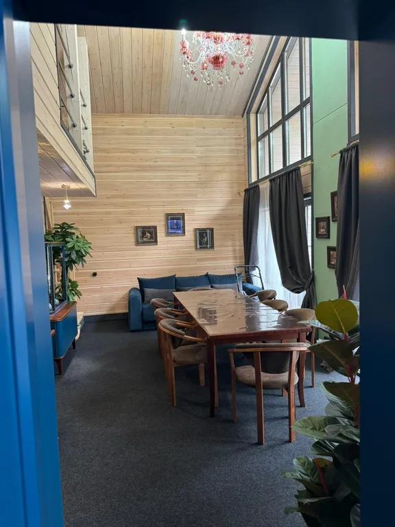 Барн хаус с видом на лес и горы