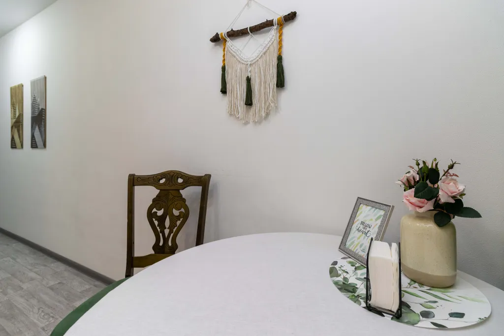 Квартира с жёлтым диваном