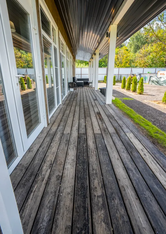 Премиальная вилла на берегу озера с выходом к пляжу