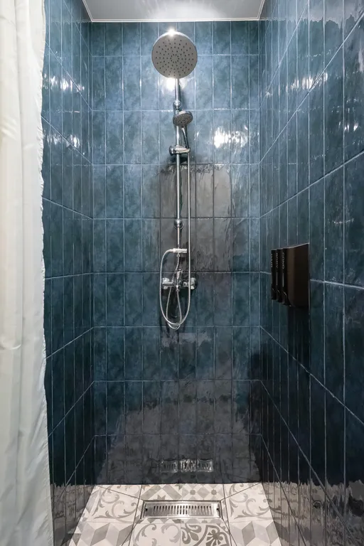 Синяя студия у моря