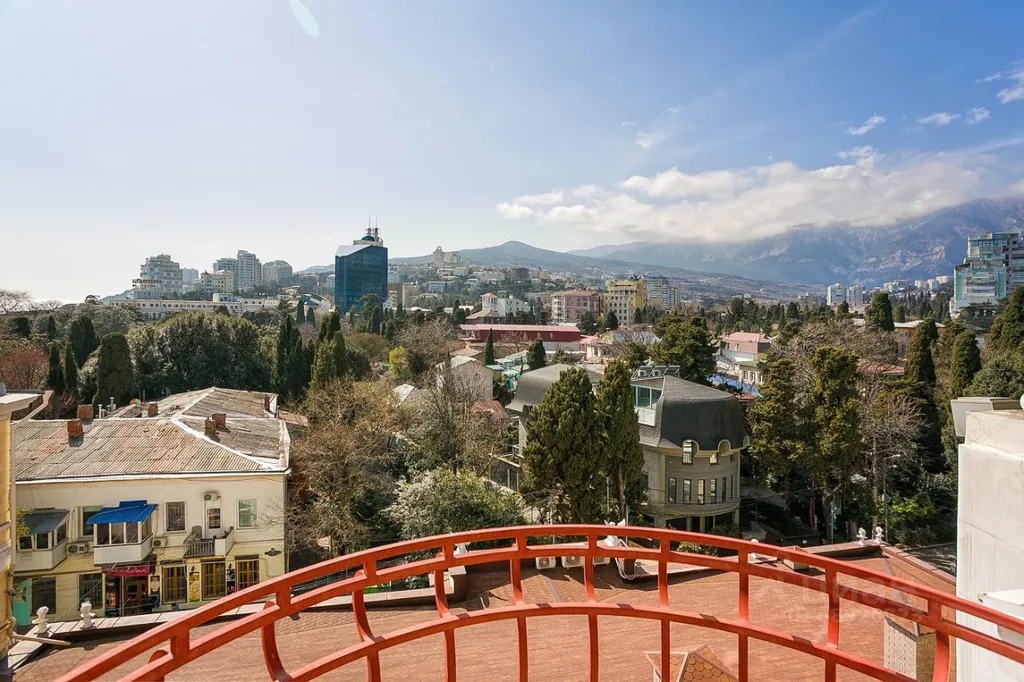 Апартамент на набережной с видом на горы