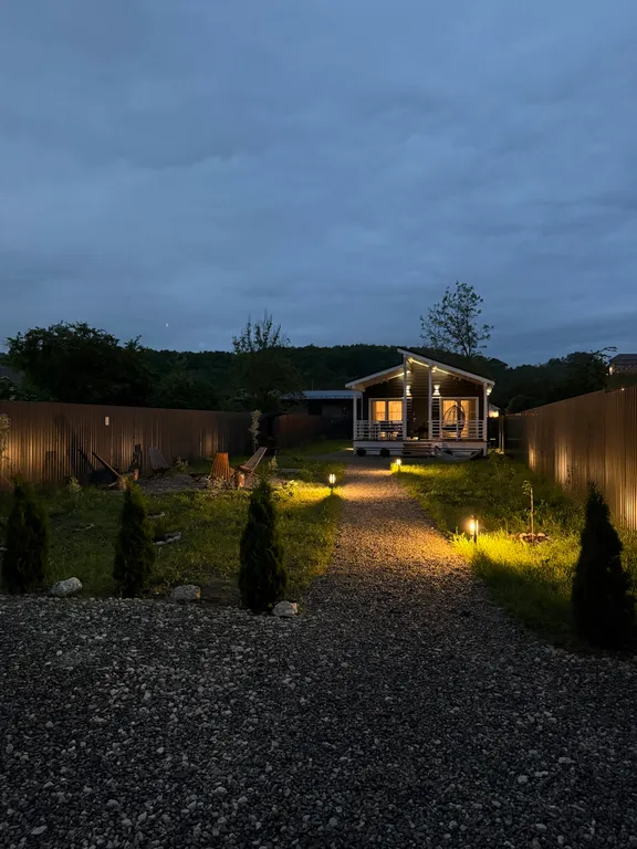 Новый дом с собственной территорией и видом на горы