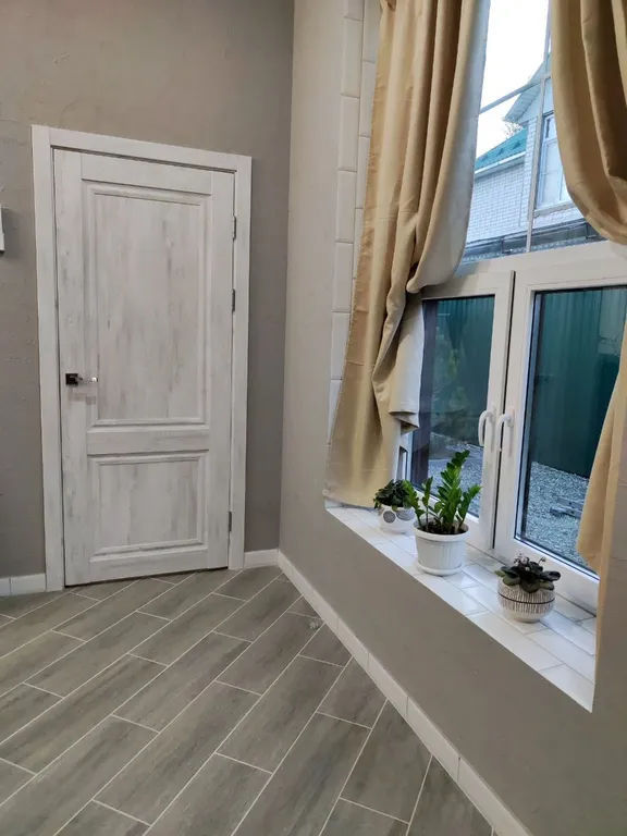 Дом в центре города рядом с набережной