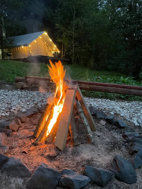 Палатка лесной домик на базе отдыха Белка
