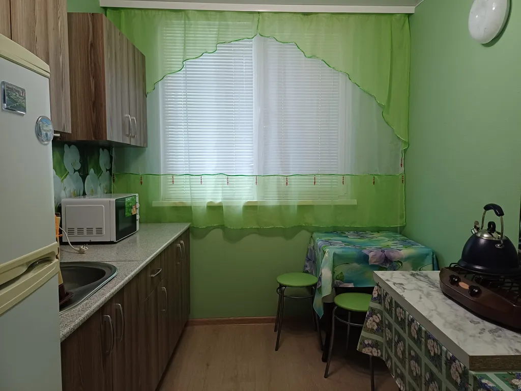 Домик со своей кухней и беседкой