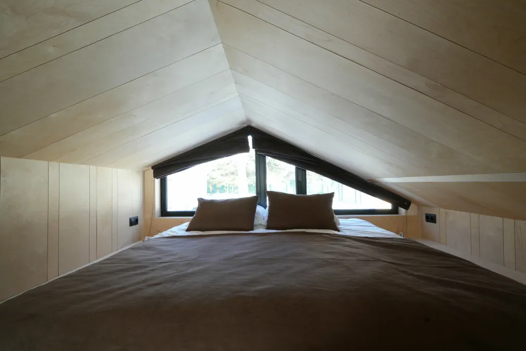 Коттедж Четырёхместный барнхаус на берегу озера — Плодовое