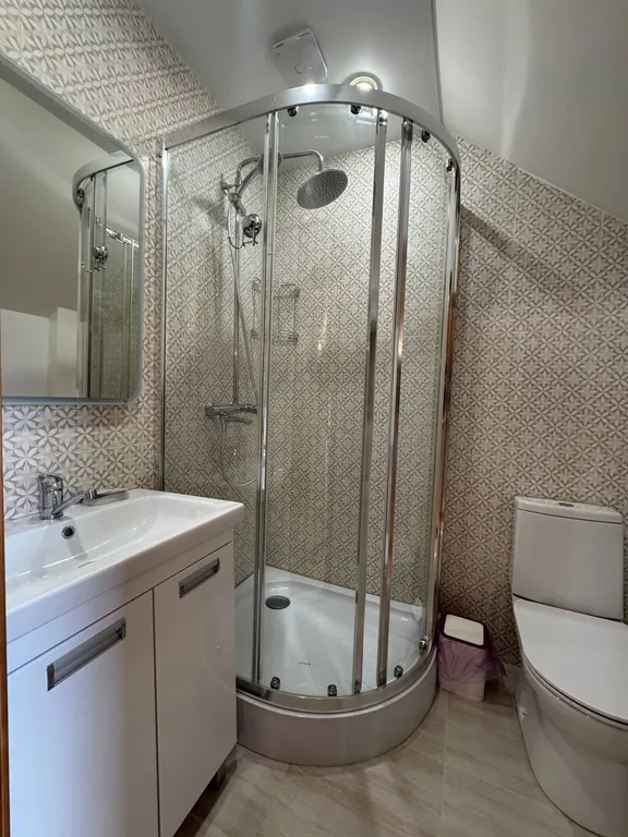 8. Четырехместный номер с тремя кроватями. Мансарда