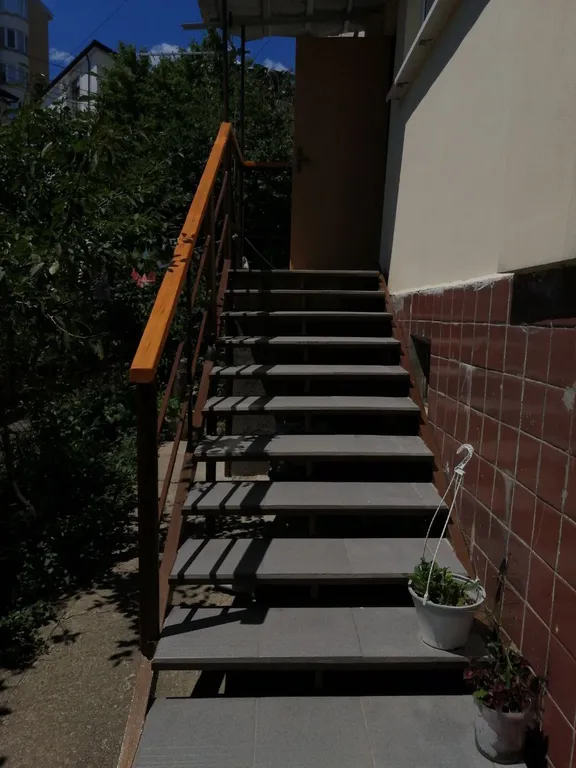 Квартира-студия напротив Мисхорского парка c двориком