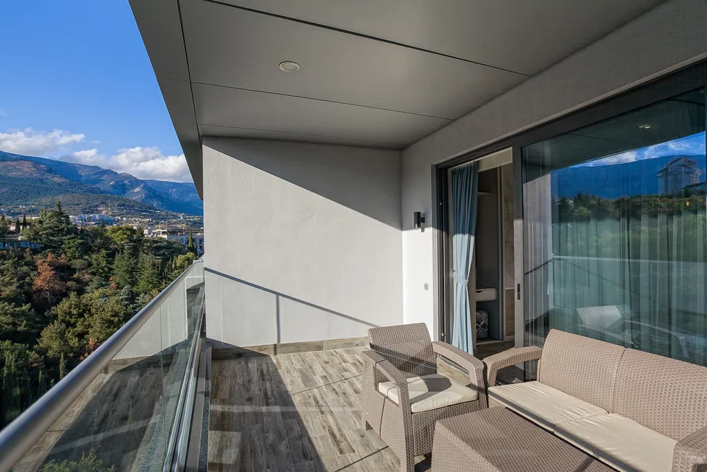 Видовая квартира с панорамой на горы в Приморском парке