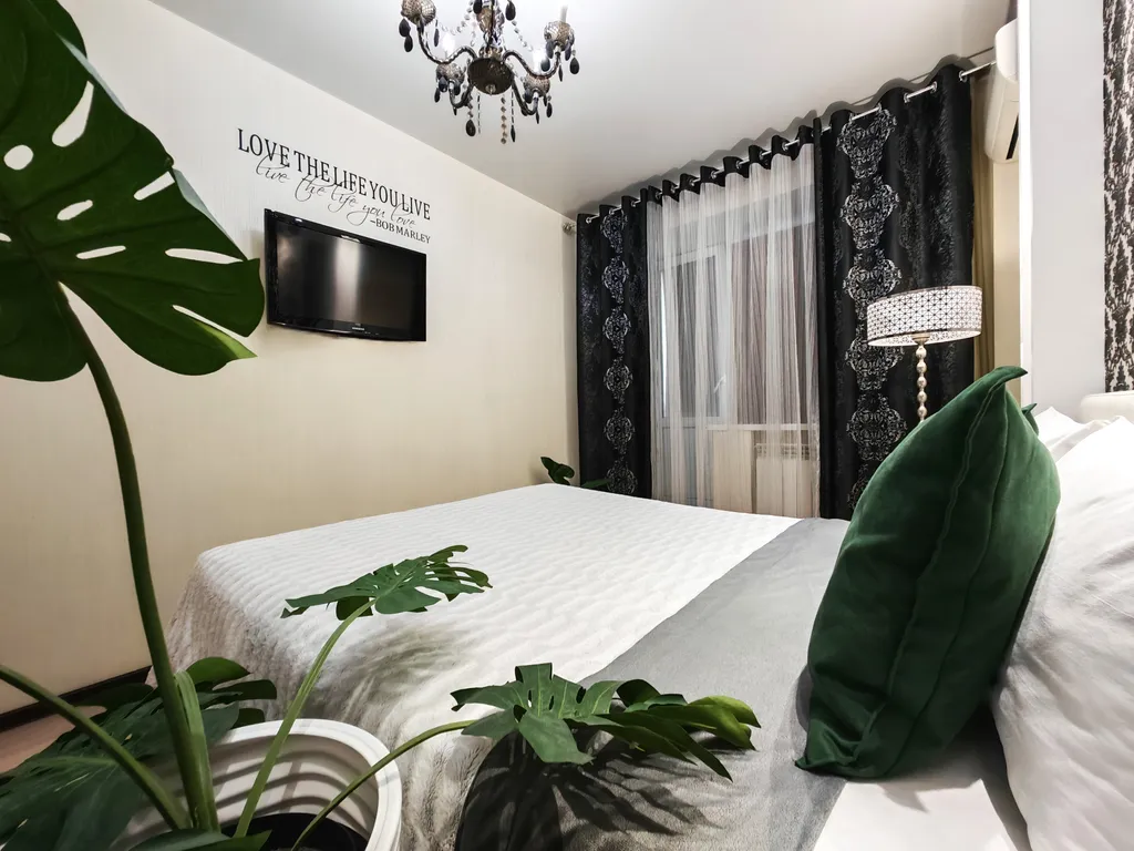 Strawberry Hills Sutki Life