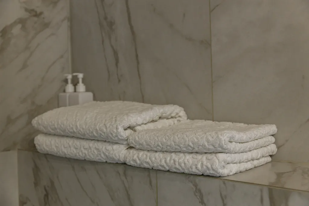 Коттедж для двоих в лесу у пруда