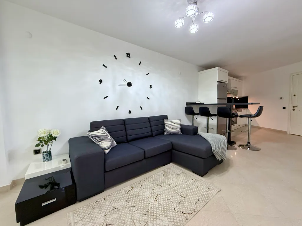 Трехкомнатная квартира на первой береговой линии