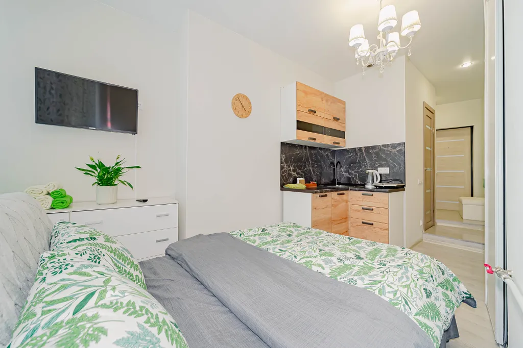 Уютная студия с панорамным окном