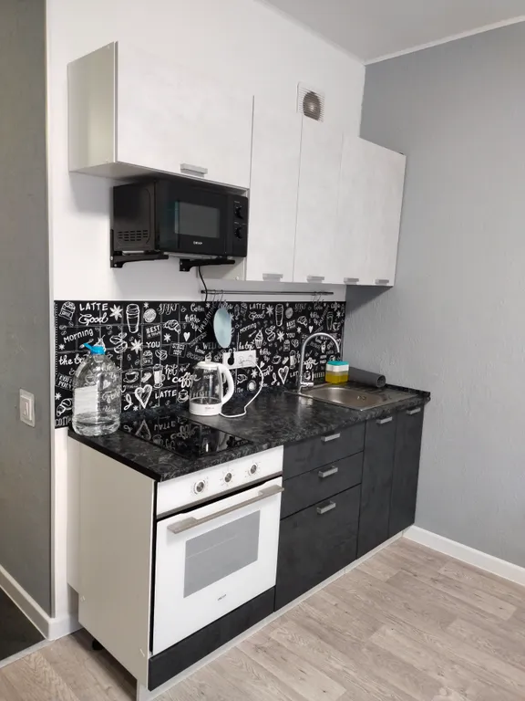 Студия с видом на поля и оранжевый закат