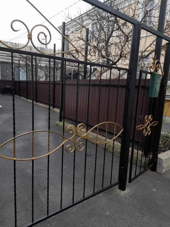 Коттедж Дом в Историческом центре с двором и въездом для автомобиля — Таганрог