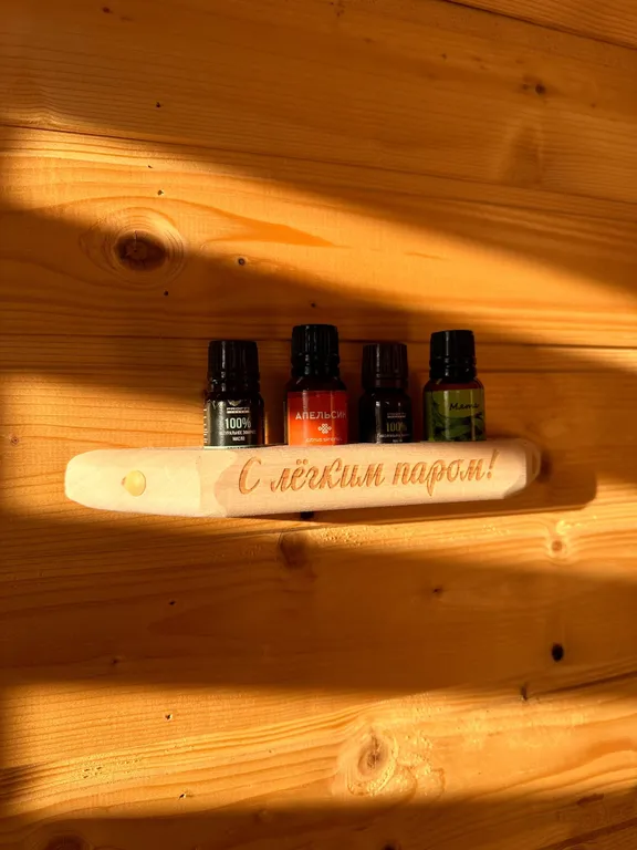 Уютный Белый дом у реки