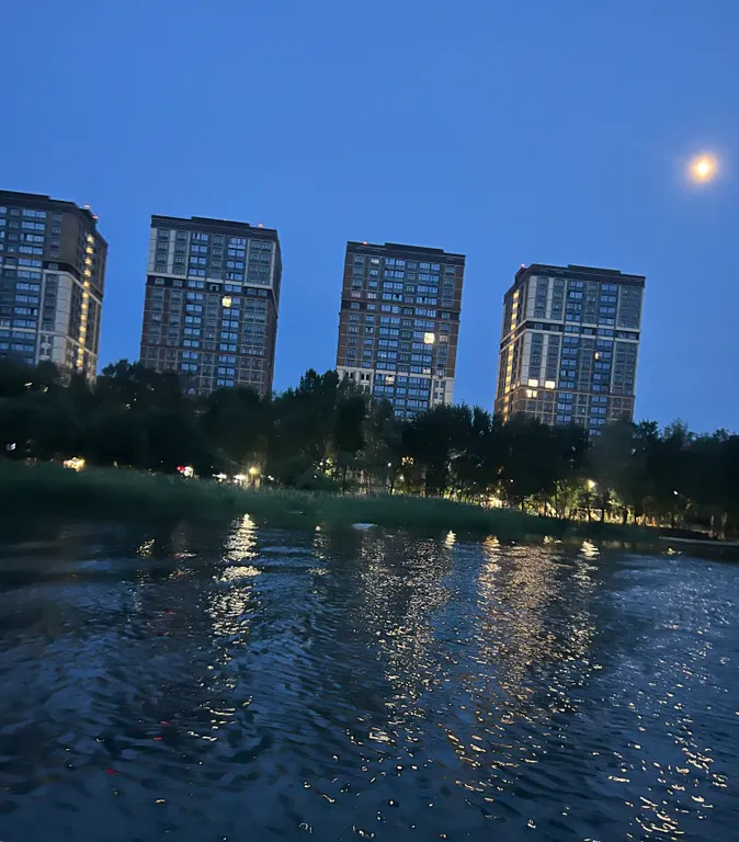 Панорамные апартаменты c невеpoятным видoм нa вoду и город