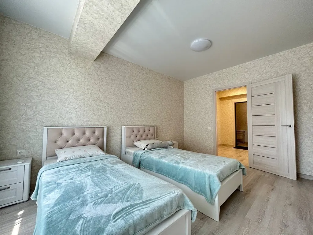 Двухкомнатная квартира на берегу моря