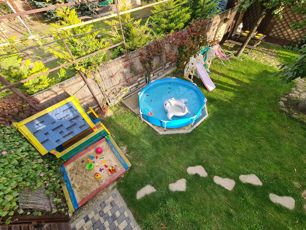 Коттедж у моря, детская площадка, бассейн,  костровая чаша, баттут.