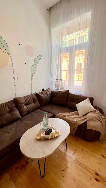 Quiet and tidy old city flat