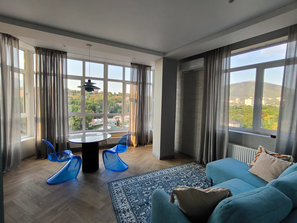 Апартаменты в ЖК Михайловский с панорамным видом на горы