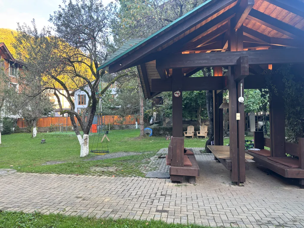 Квартира отдельной спальней и балконом в центре Поляны